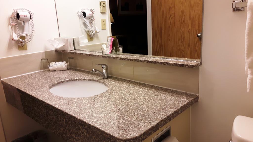 Canway Inn & Suites Dauphin Eksteriør billede
