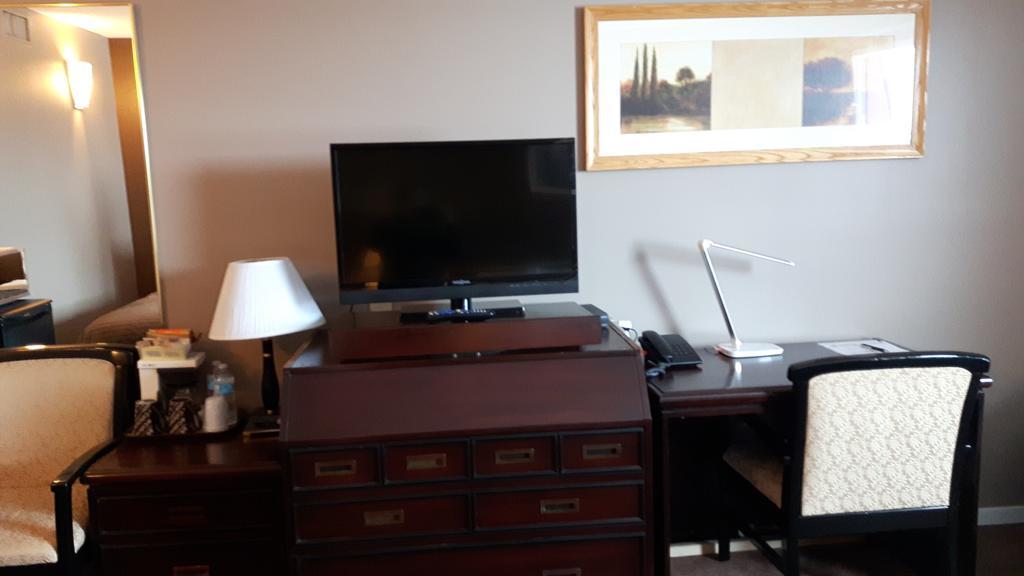 Canway Inn & Suites Dauphin Eksteriør billede